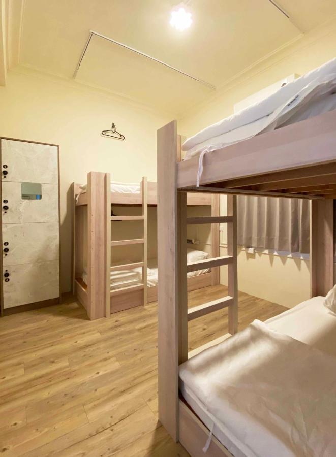 1881 Ya Ka Hostel Тайнань Экстерьер фото