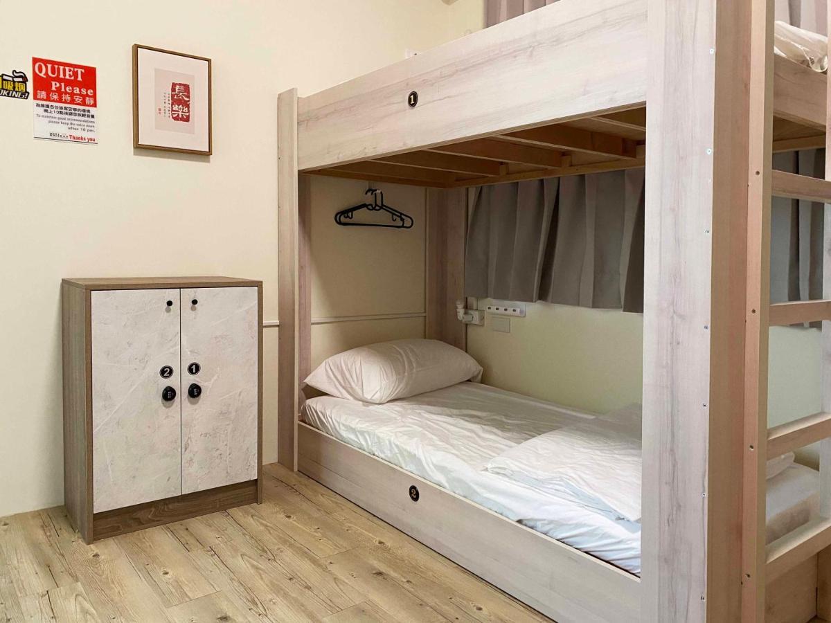 1881 Ya Ka Hostel Тайнань Экстерьер фото
